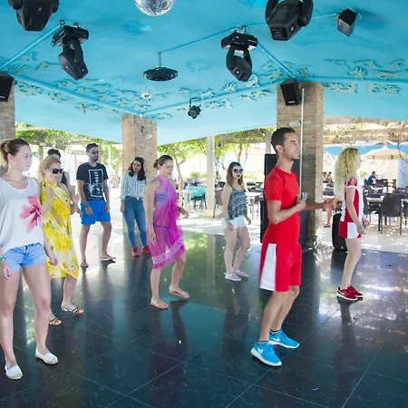 Daima Biz - Dolusu Aquapark Access מלון קמר