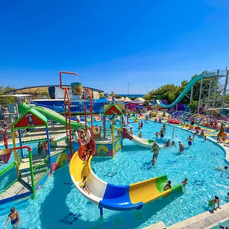 Daima Biz - Dolusu Aquapark Access מלון
